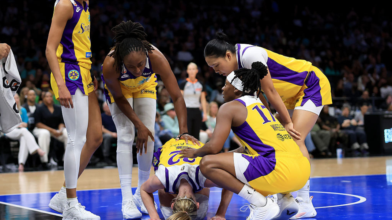 You are currently viewing Sparks star Cameron Brink helped off the court after brutal collision with Breanna Stewart
