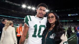 Read more about the article Allen Lazard reportedly calls off engagement with Miss Peru fiancée