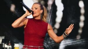 Read more about the article Carrie Underwood is back for SNF, Angel Reese celebrates Barbie Night & NFL WAGs are training-camp ready