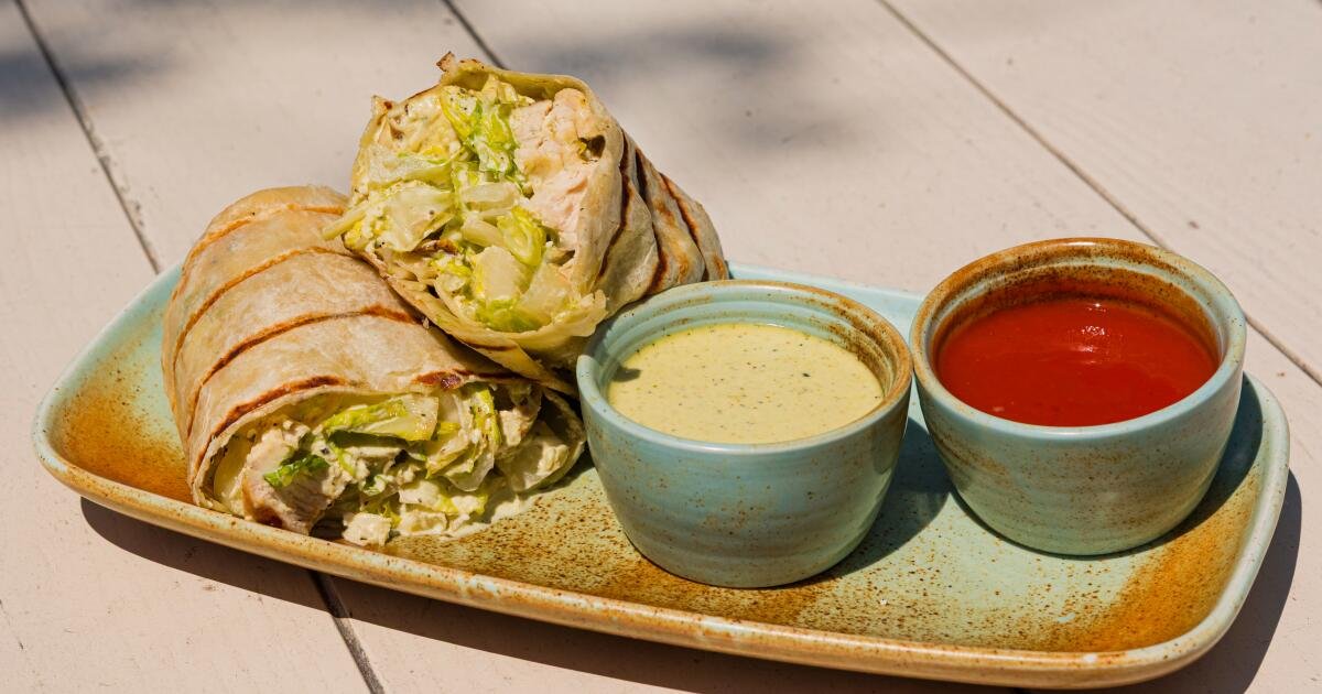 You are currently viewing Best chicken Caesar wraps at L.A. sandwich shops