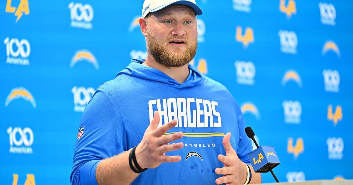 You are currently viewing Center Tyler Biadasz among three Chargers injured in practice on Tuesday