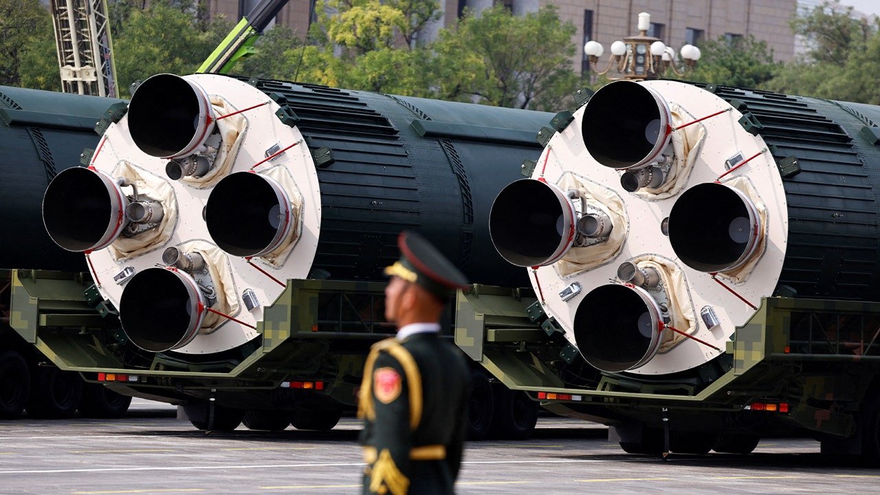 You are currently viewing Pentagon drafts nuclear strategy giving Trump more options: report