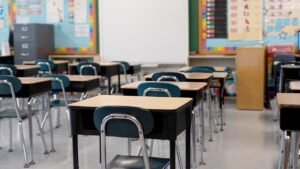 Read more about the article Humanoid robot won’t enter New York high school classroom, yet