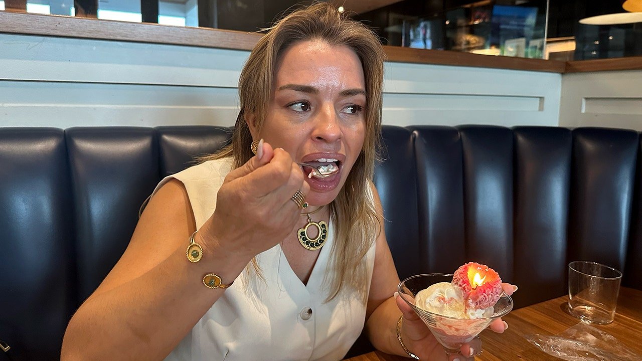 Read more about the article Edible candle melts into dipping sauce for a restaurant experience