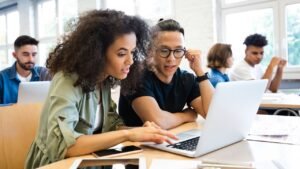 Read more about the article Generative AI in higher education threatens student learning, profs say
