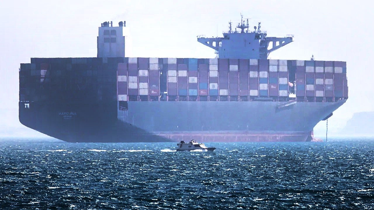 You are currently viewing Who controls the Strait of Hormuz, where traffic declined amid the Iran war