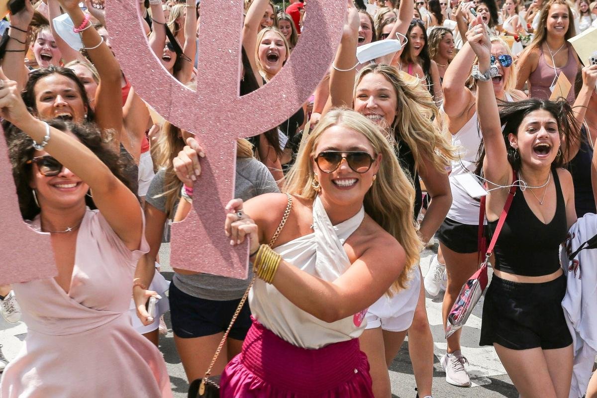 You are currently viewing Meet the ‘Basement Girls’ who run college sorority rush’s secret power structure: ‘We are the puppeteers of rush week’
