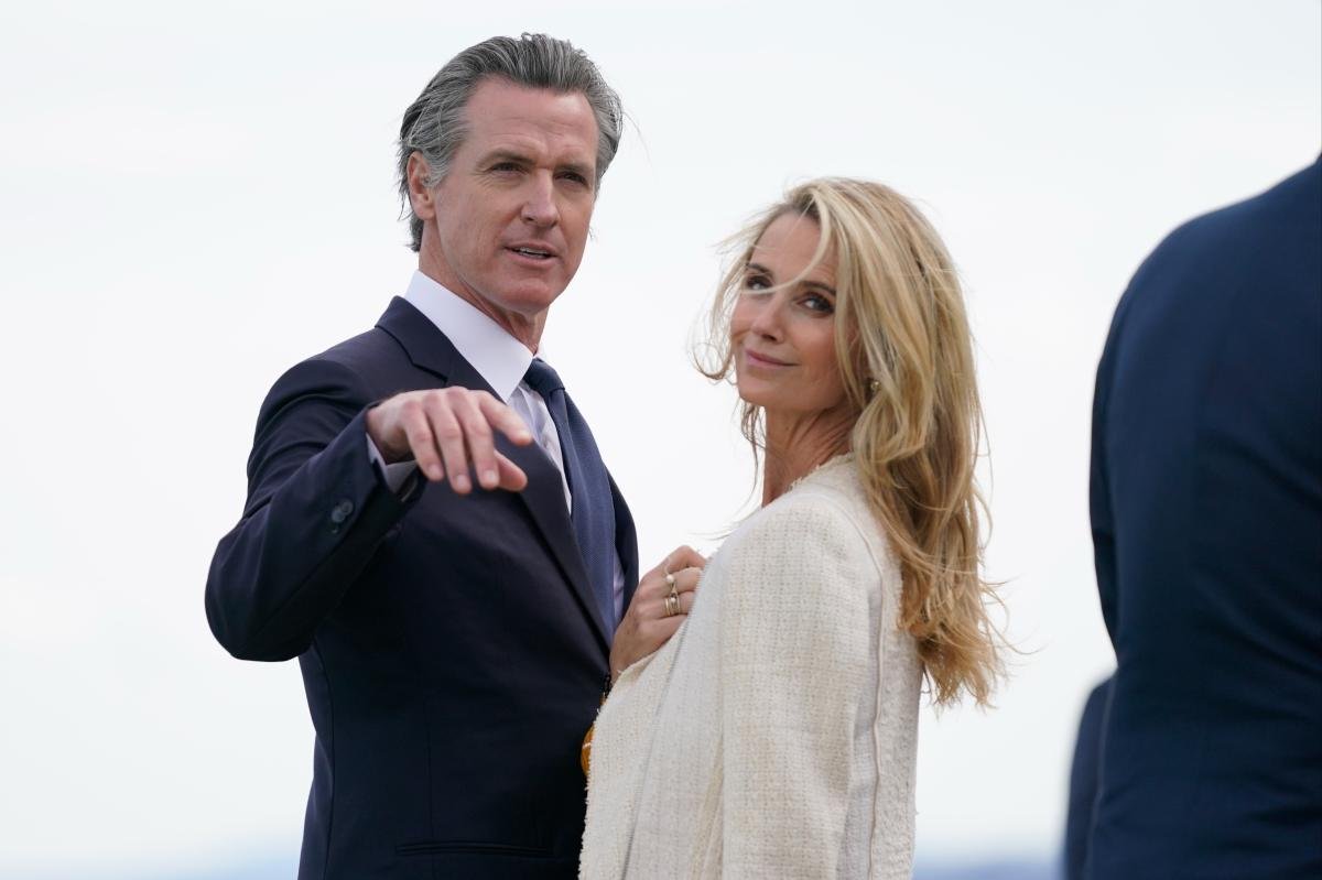 You are currently viewing Gavin Newsom’s sneaky tax return ‘release’ sparks outrage