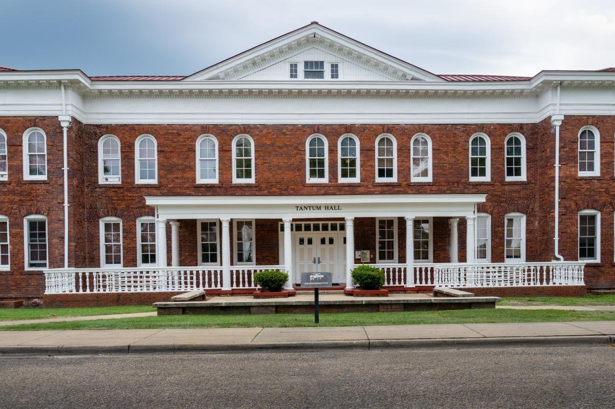 You are currently viewing Alabamaâs Tuskegee University demands students wear business suits, bans certain headwear in controversial new dress code