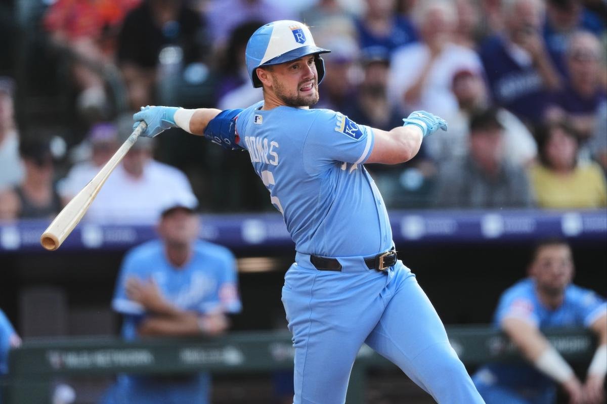 You are currently viewing Braves acquiring Lane Thomas from Royals ahead of trade deadline as right-handed bat domino falls