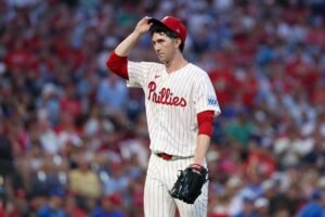 Read more about the article Phillies fan wins auction to broadcast game — and ‘nothing can prepare you for how his voice sounds’