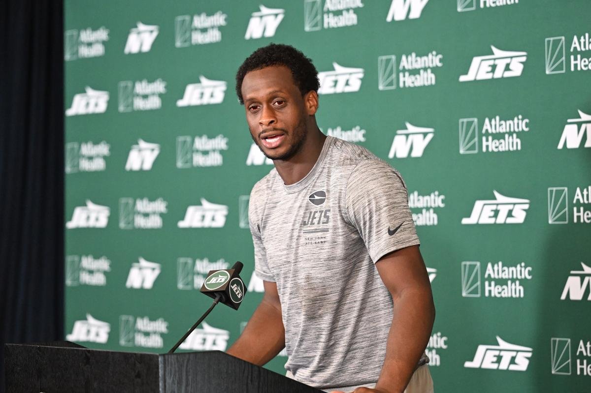 You are currently viewing Geno Smith seeing Jets training camp through totally different view — literally