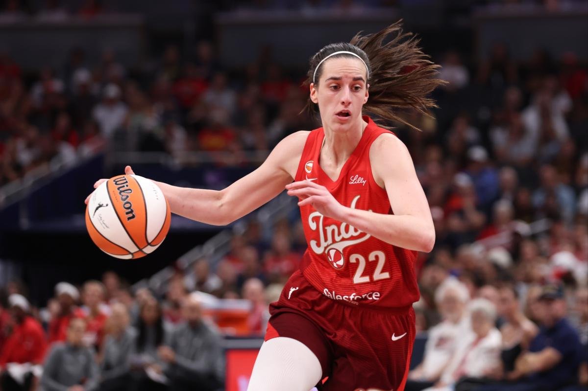 You are currently viewing Caitlin Clark clarifies her stance on discussing hot-button issues