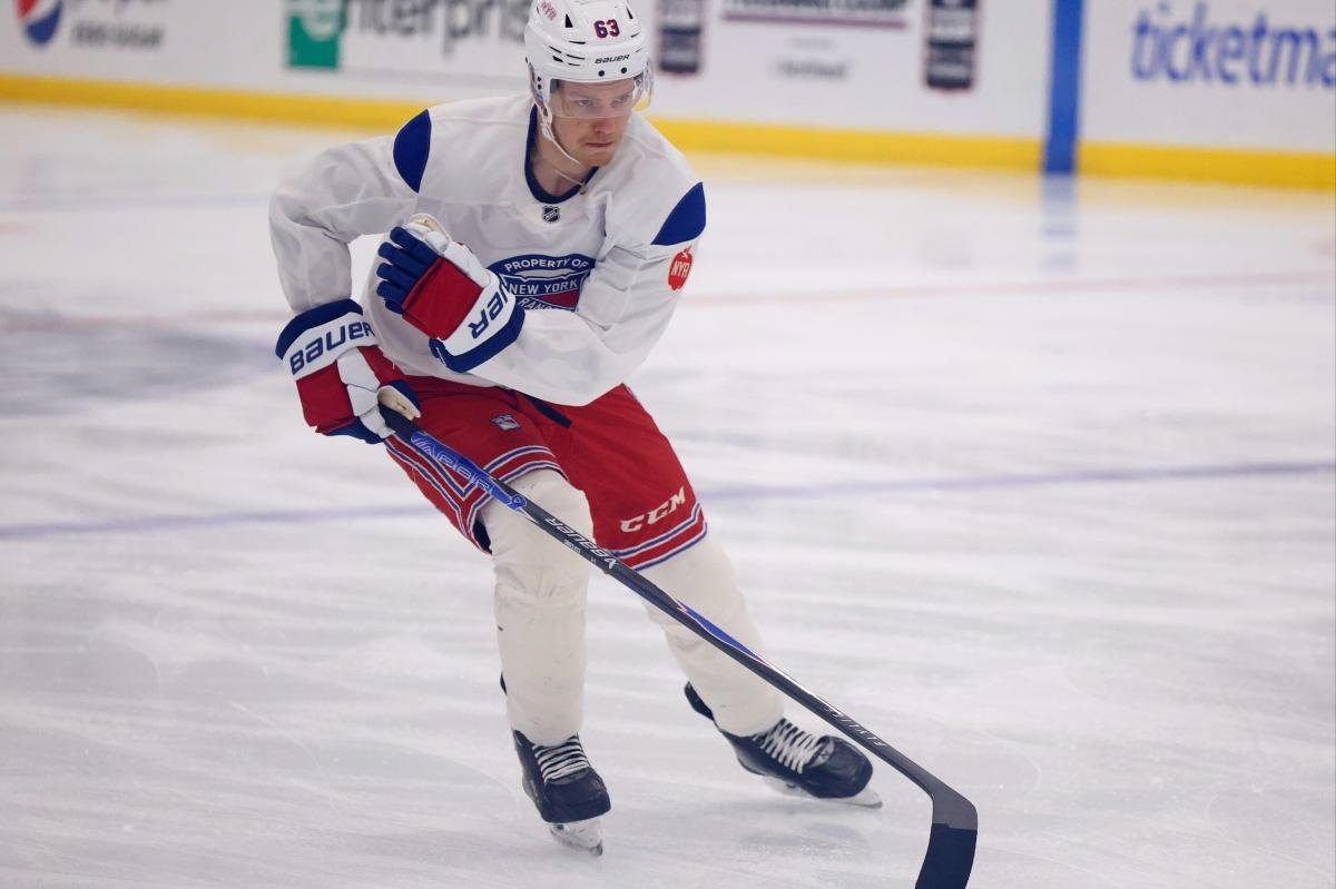 You are currently viewing 2026-27 NHL predictions, awards picks: Rangers’ Albert Smits is a long-shot worth backing to win the Calder Trophy