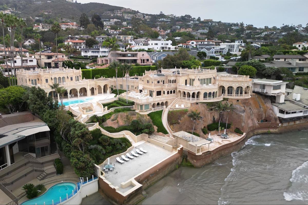 You are currently viewing Sprawling La Jolla mansion known as ‘The Sand Castle’ put on the market for eye-popping figure