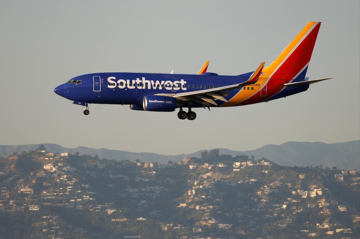 You are currently viewing Passenger who died mid-air on LAX-bound flight identified as 22-year-old
