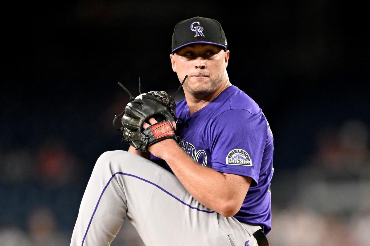 You are currently viewing Dodgers call up hard-throwing reliever to bolster struggling bullpen