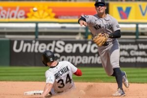 Read more about the article Anthony Volpe makes good first Yankees impression with second base experiment underway