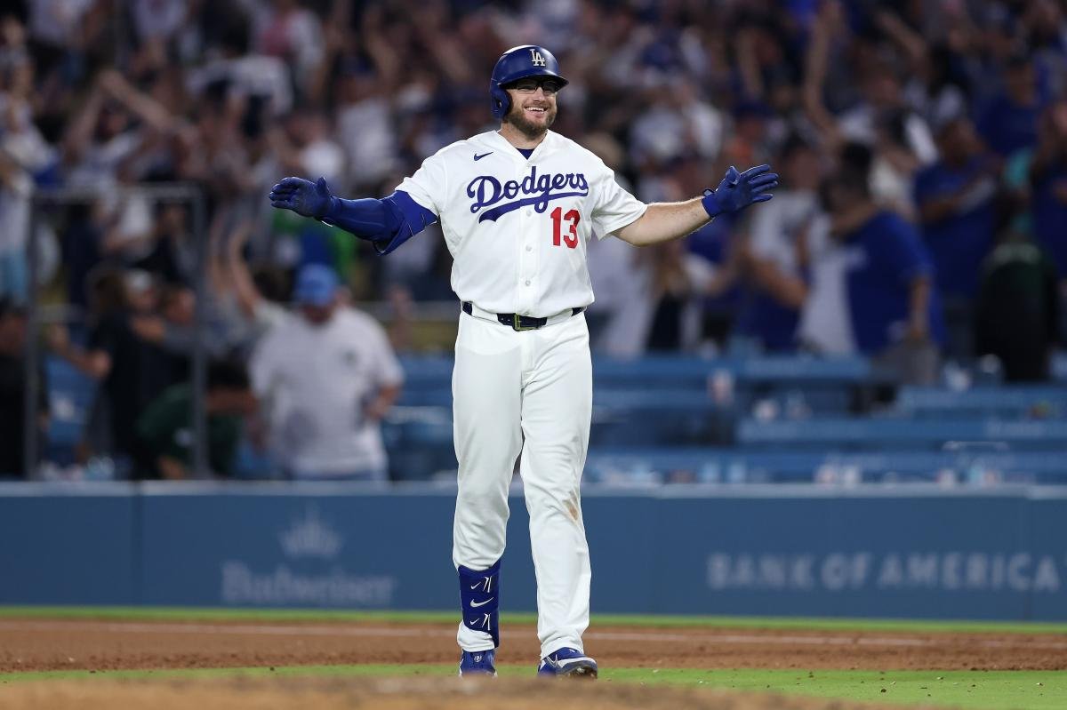 You are currently viewing Dodgers rally for dramatic walk-off win over Royals after blowing late lead