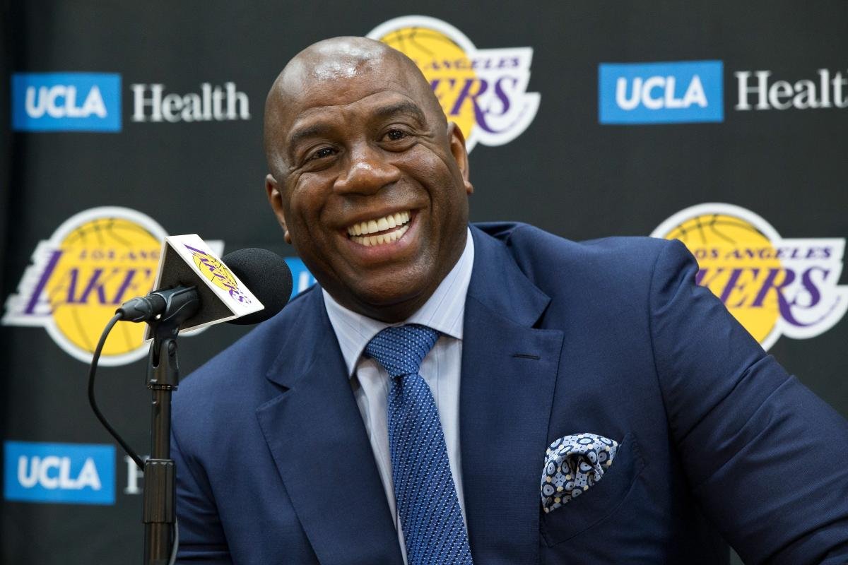 You are currently viewing Magic Johnson makes championship promise after historic Lakers sale