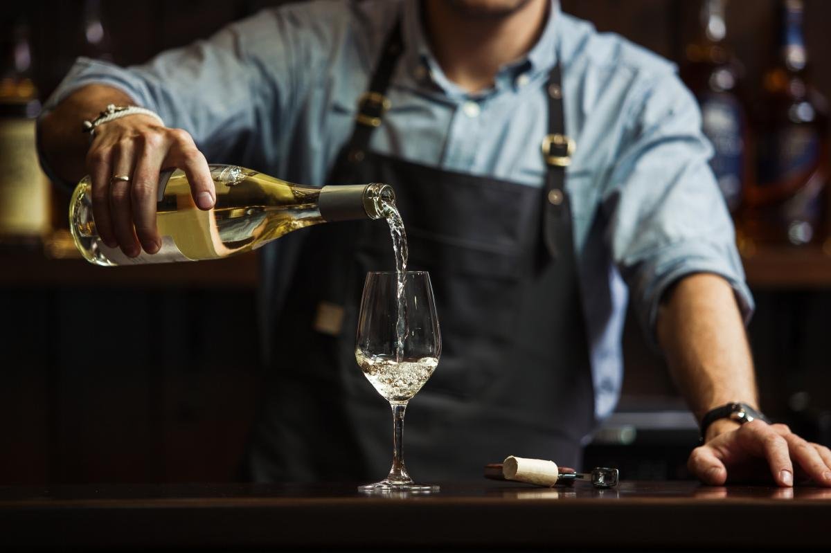 You are currently viewing Common habit could be sabotaging your wine-drinking experience: expert