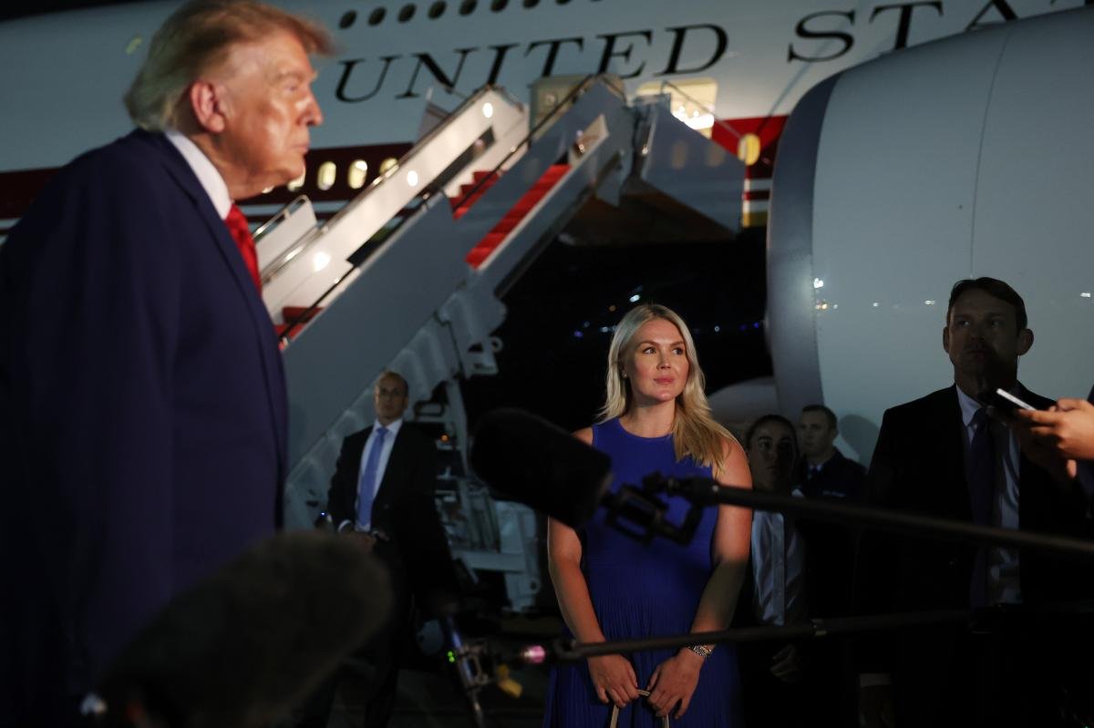You are currently viewing Karoline Leavitt leaving White House press secretary job, shortly after returning from maternity leave
