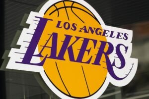 Read more about the article Bob Iger video resurfaces on why ‘rooting for Lakers not in my DNA’