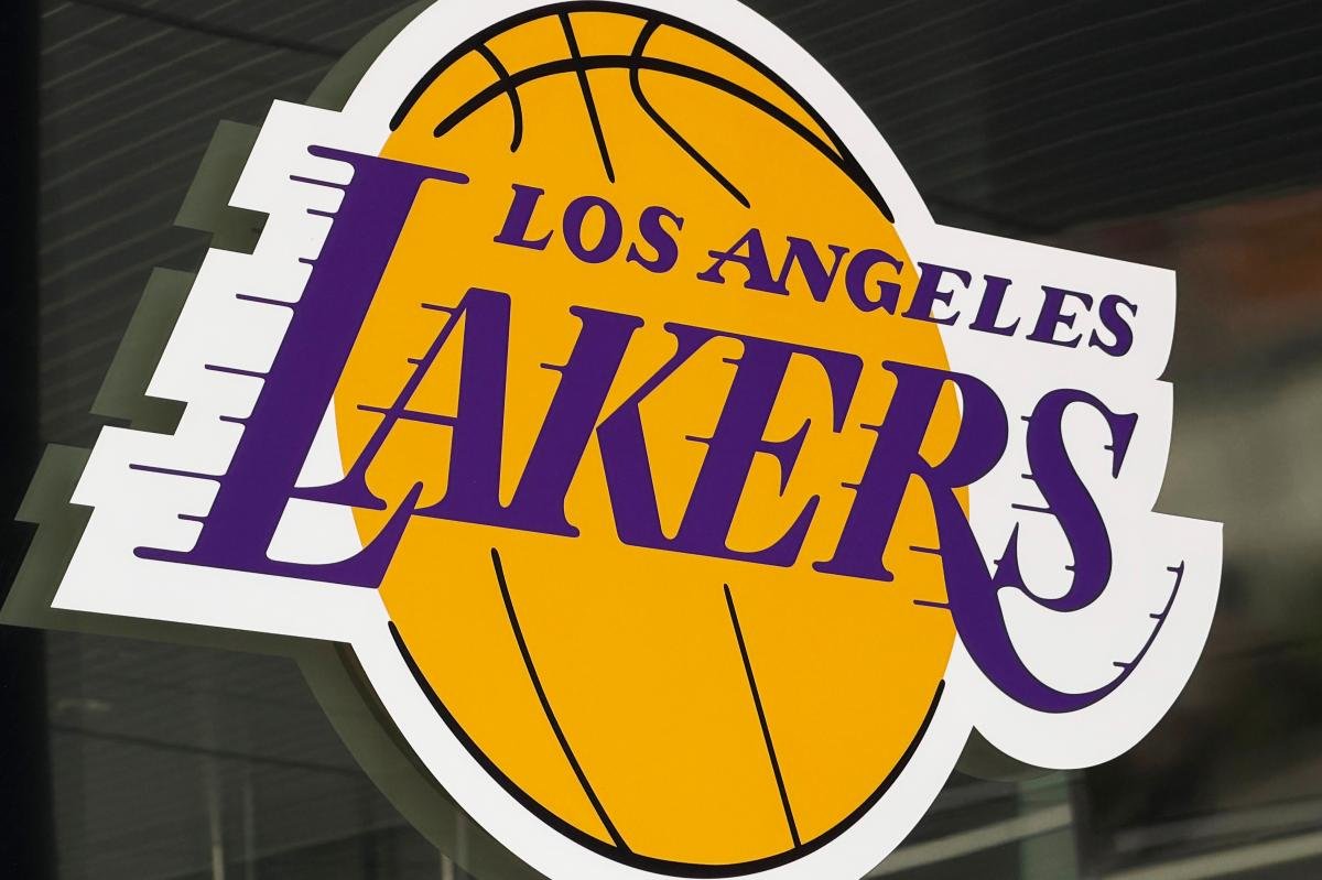You are currently viewing Bob Iger video resurfaces on why ‘rooting for Lakers not in my DNA’