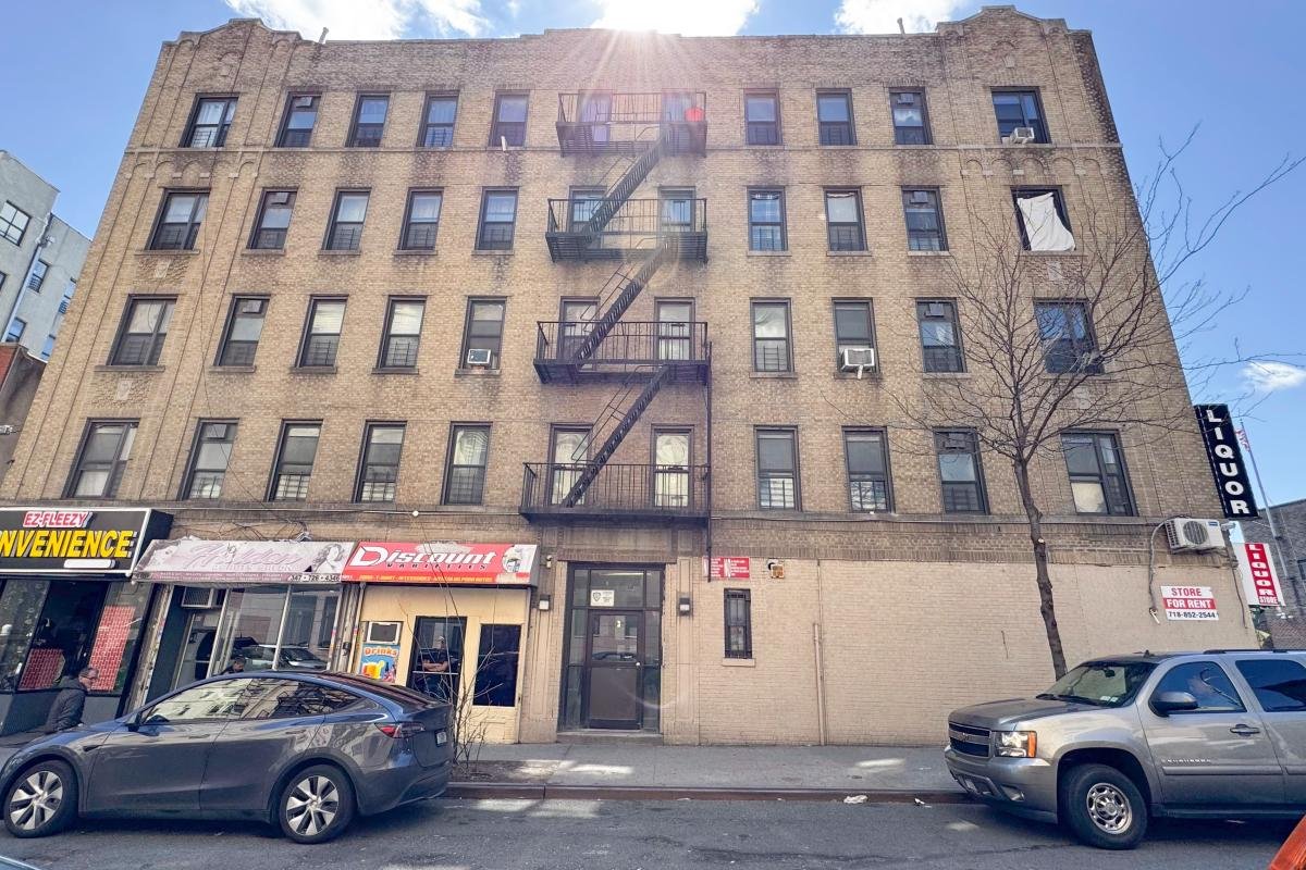 You are currently viewing Bouncing babies: Four NYC tots have fallen from windows in last five months; pol demands Mamdani act