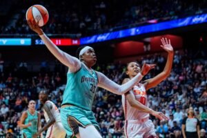 Read more about the article Liberty hold off late surge to beat Sun in rare clunker for Breanna Stewart