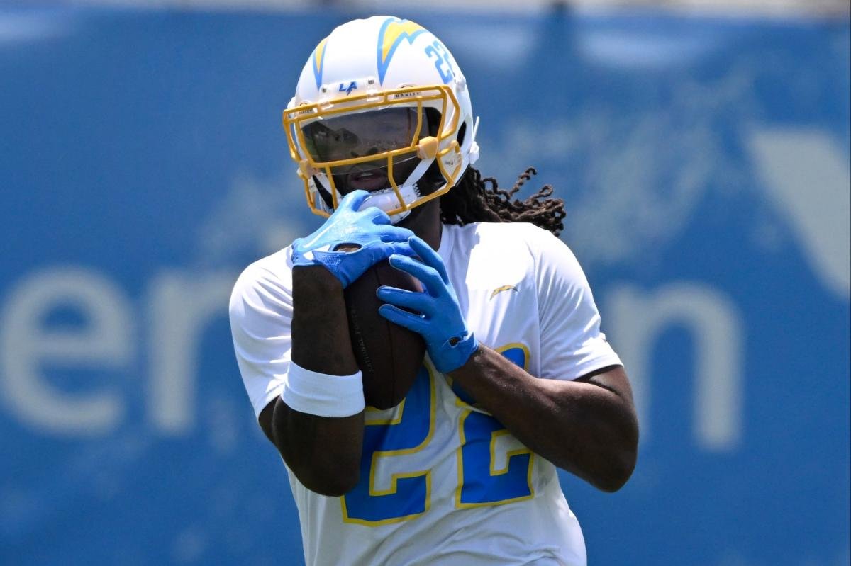You are currently viewing Giants sign Najee Harris in intriguing addition to crowded running back room