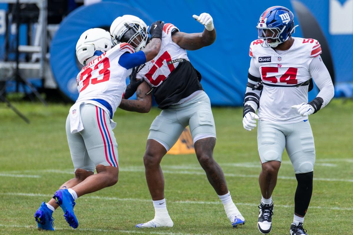 You are currently viewing Chauncey Golston stealing first-team camp reps in new Giants role