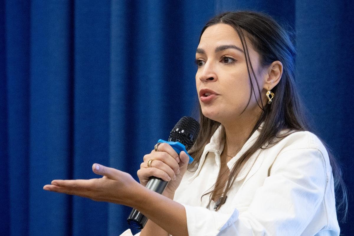 You are currently viewing Deadbeat AOC’s student-loan mooching should be a red flag to her 2028 supporters