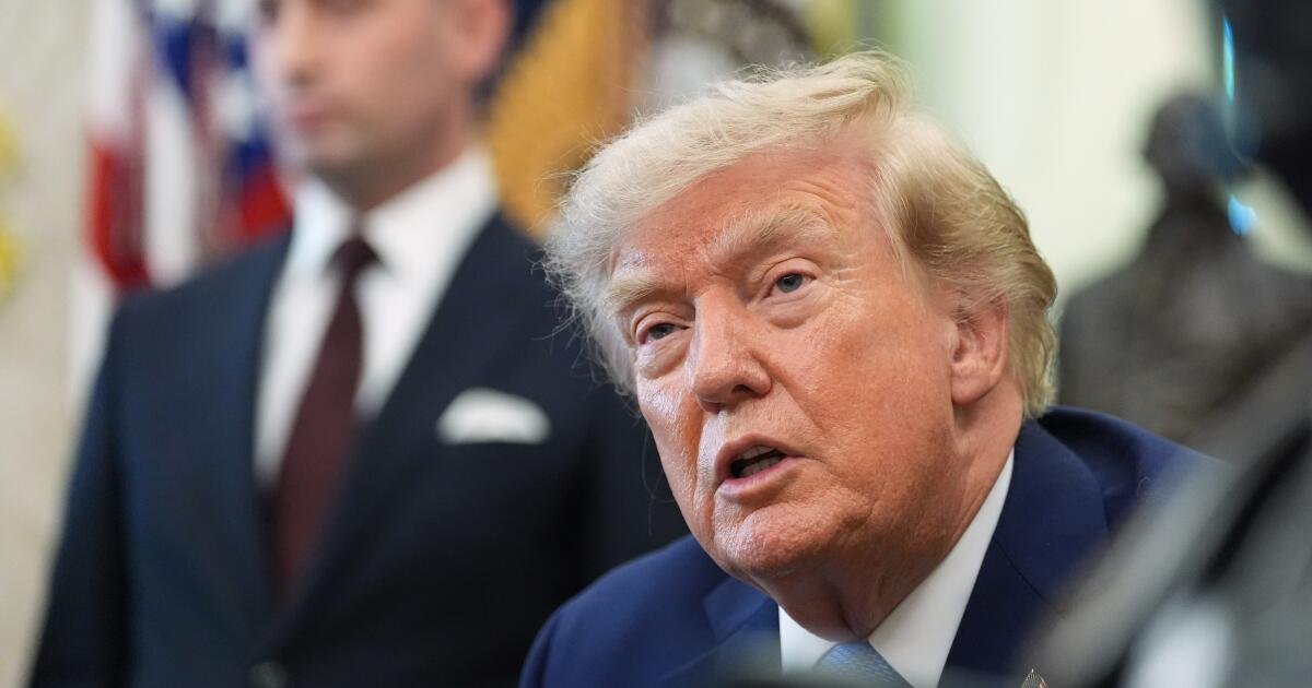 You are currently viewing Trump signs immigration actions to limit birthright citizenship and curb ‘birth tourism’