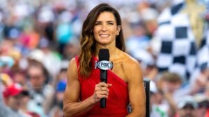 Read more about the article Danica Patrick & her girlfriends respect summer by partying in Aspen, Wade Boggs is shredded, plus Big J Hong