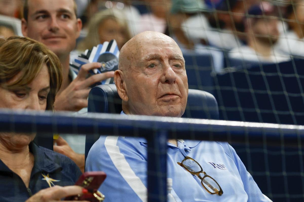 You are currently viewing Dick Vitale shares update after being diagnosed with cancer for fifth time