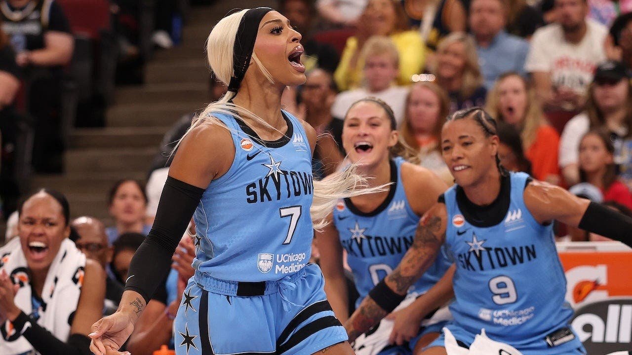 You are currently viewing Who is DiJonai Carrington? WNBA star who smacked Sophie Cunningham, got ejected and blamed ‘White privilege’