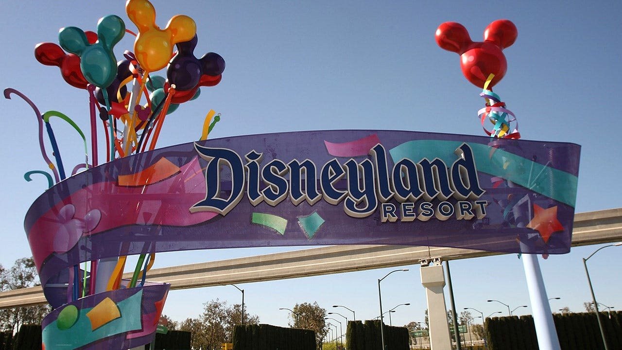 You are currently viewing Disneyland union claims Disney proposed cutting paid parental leave
