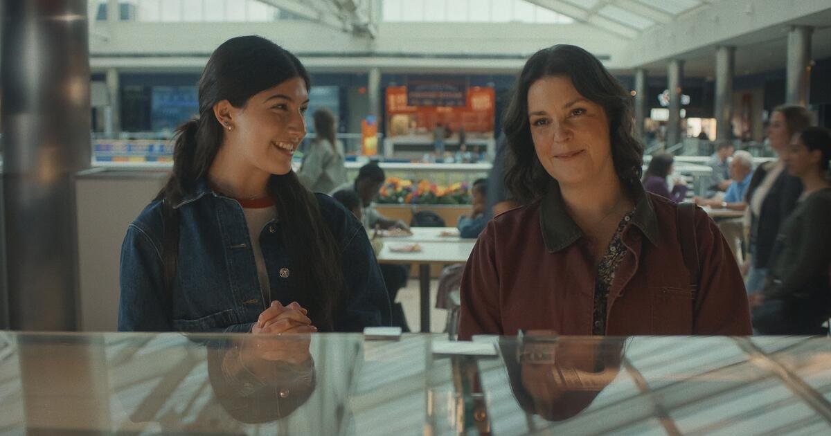 You are currently viewing ‘Don’t Say Good Luck’ showcases Sunny Sandler, but Melanie Lynskey makes it shine