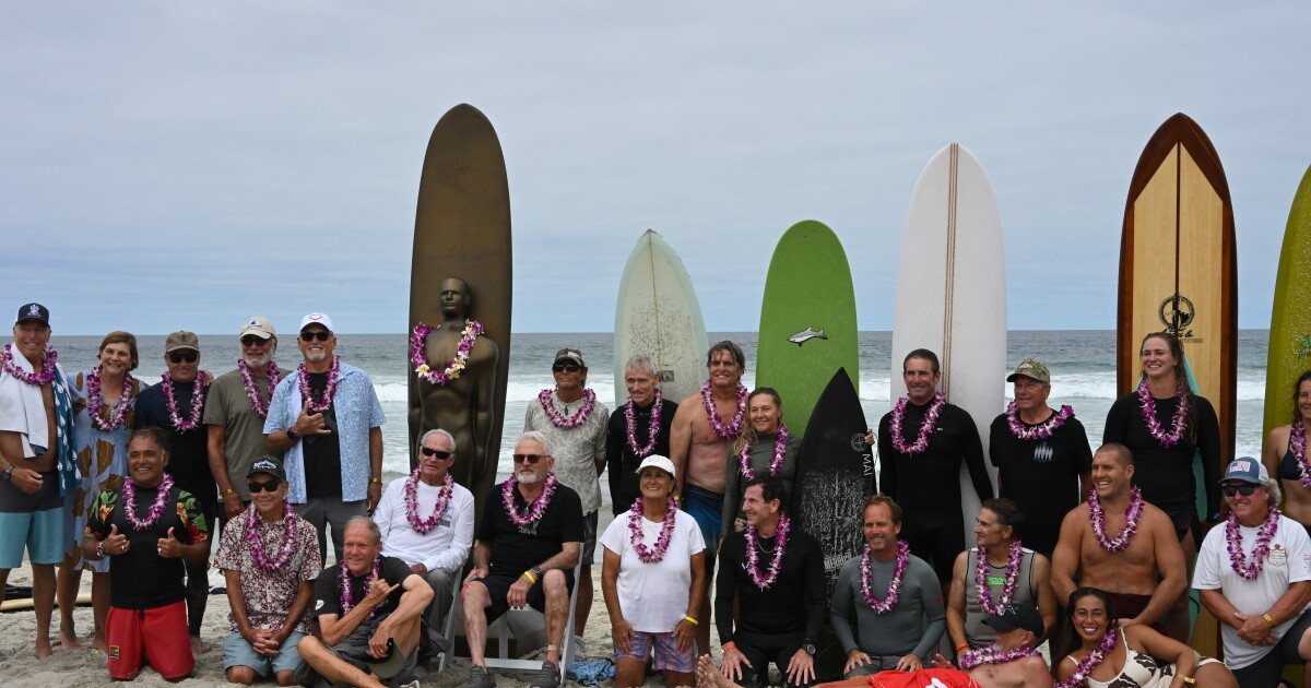 You are currently viewing Legends of Science and Surfing: Riding waves for cancer research