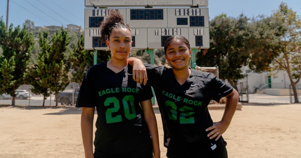 Read more about the article Moore sisters, Nylah and Cinzia, are ready to be standouts for Eagle Rock in flag football, basketball