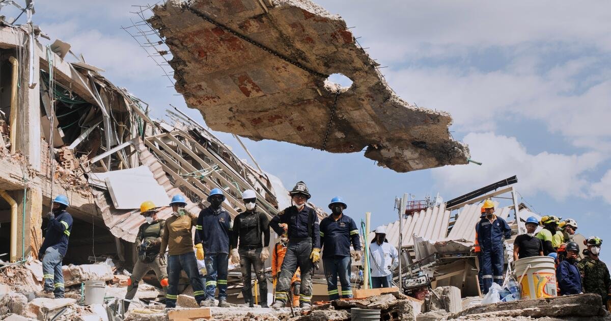 You are currently viewing Colombian president asks Trump to suspend tariffs to help earthquake recovery