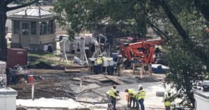 Read more about the article Crews remove the granite seal on the White House helipad, signaling potential project delays