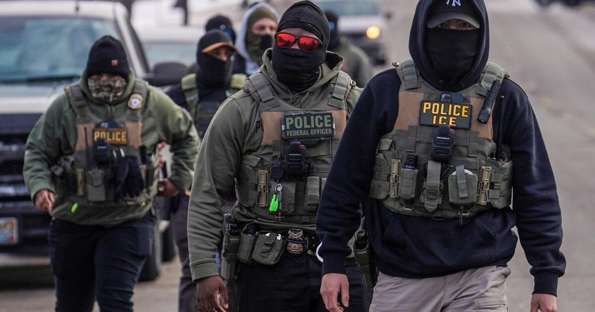 You are currently viewing ICE to outfit officers with gloves that can deliver electric shocks