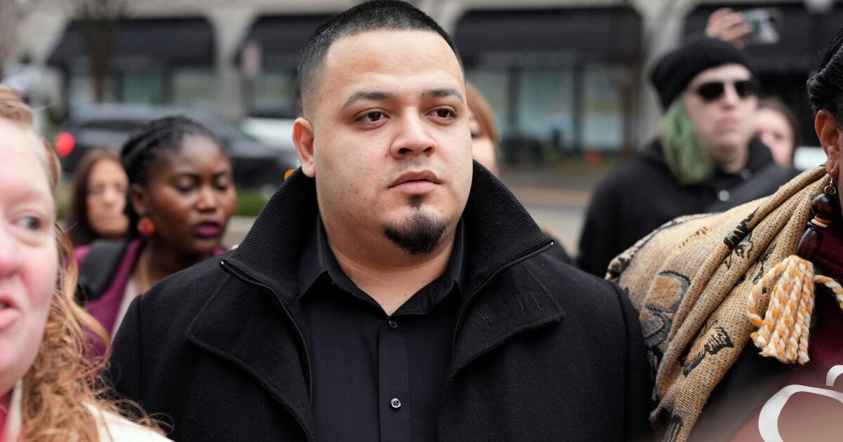 Read more about the article Justice Department pushes to revive criminal case against Kilmar Abrego Garcia