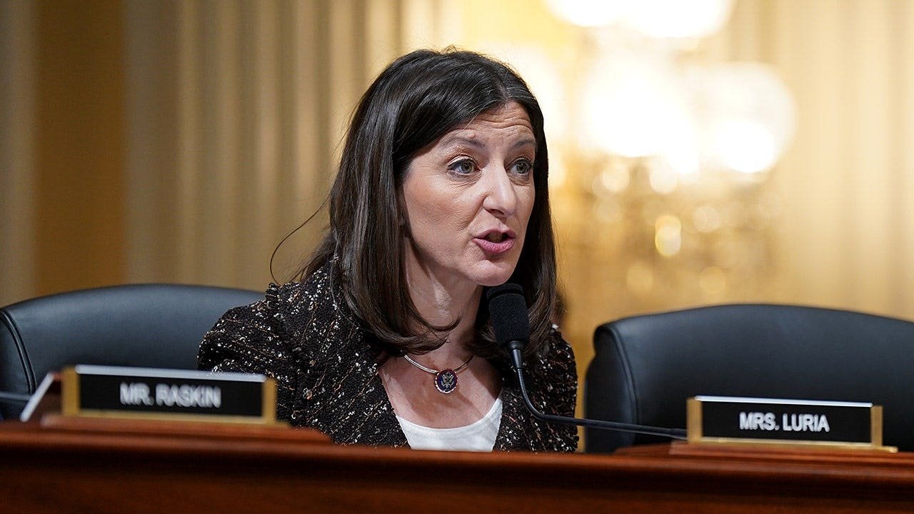 You are currently viewing Elaine Luria wins Va. 2nd Democratic primary to face Rep. Kiggans