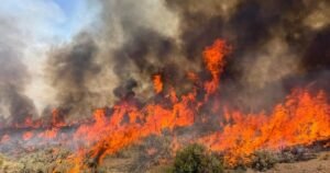 Read more about the article Helicopter battling Utah wildfire crashes, no word on the two aboard