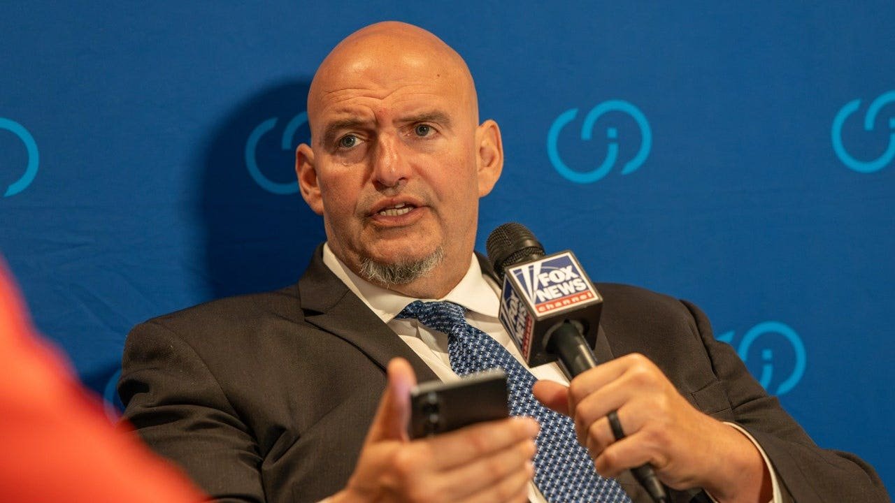 You are currently viewing John Fetterman warns Democrats embracing communism after primaries