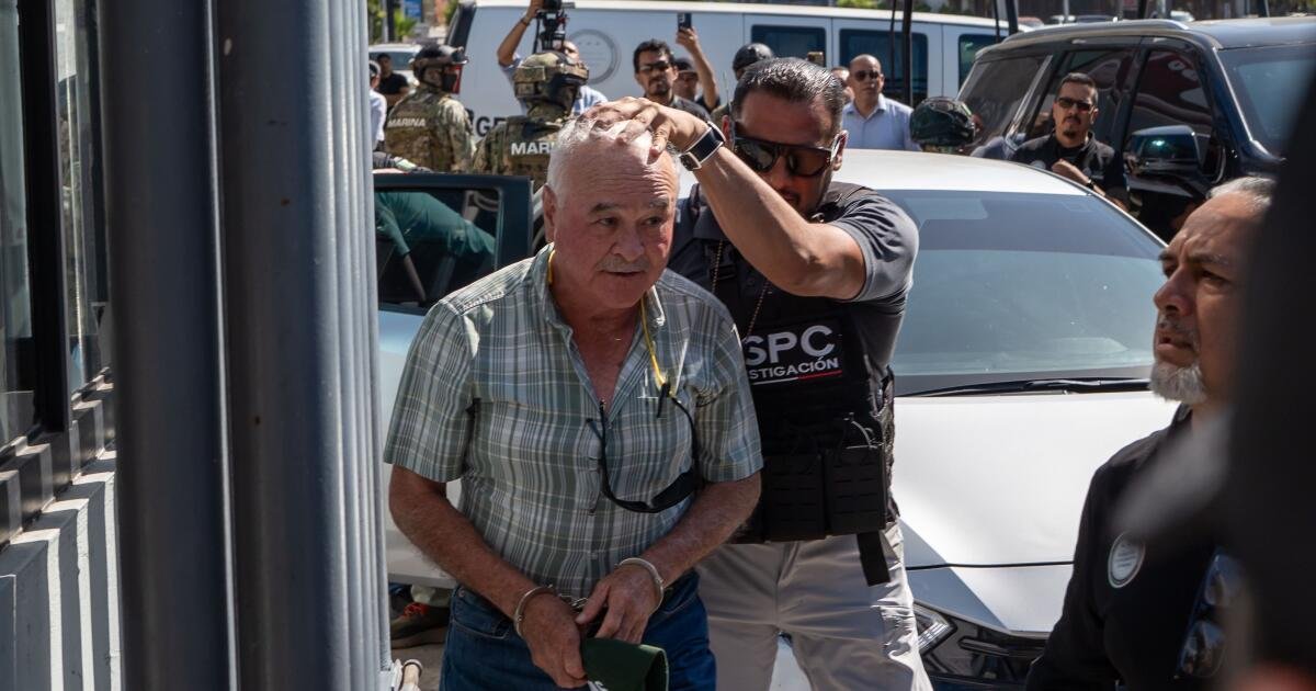 You are currently viewing Contraband fuel: Smuggling gasoline into Mexico earns cartels millions