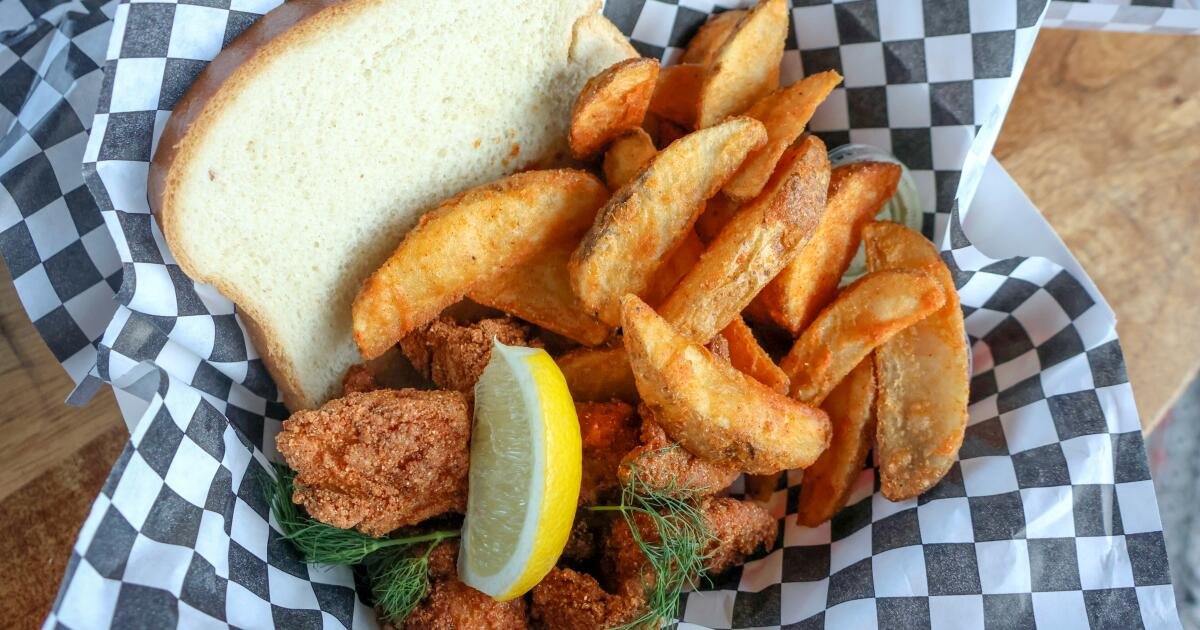 You are currently viewing Auntie’s House brings the Southern fish fry tradition to West Adams